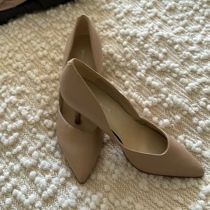 Marc Fisher Pumps in Nude/Tan size 7